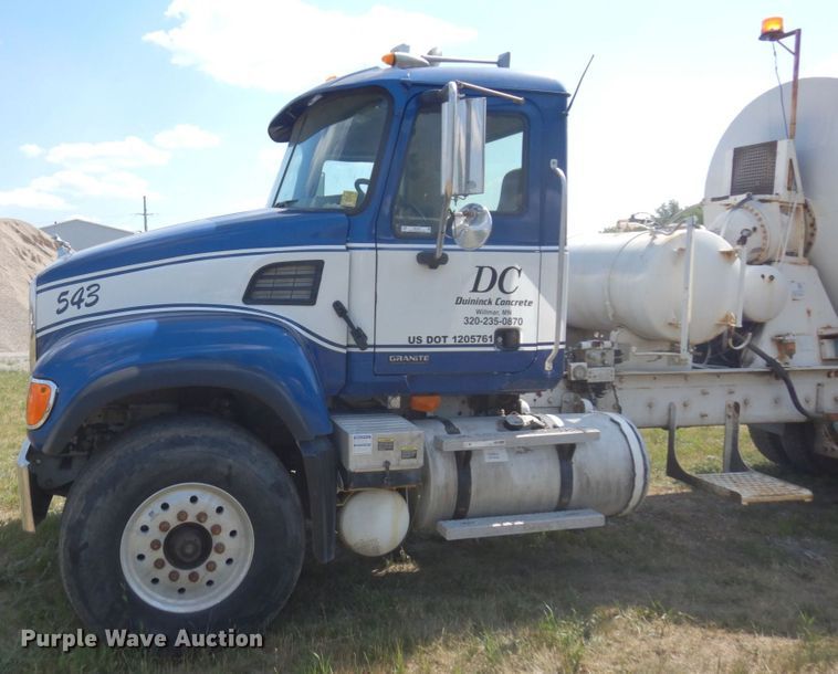image for item MF9641 2005 Mack CV513  ready mix truck