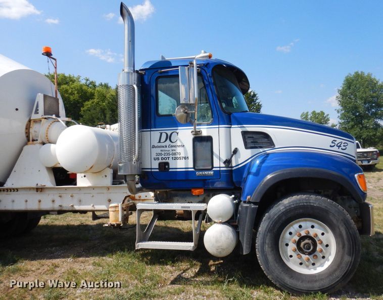 image for item MF9641 2005 Mack CV513  ready mix truck