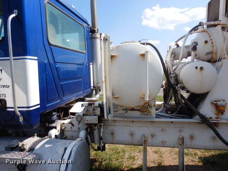 image for item MF9641 2005 Mack CV513  ready mix truck