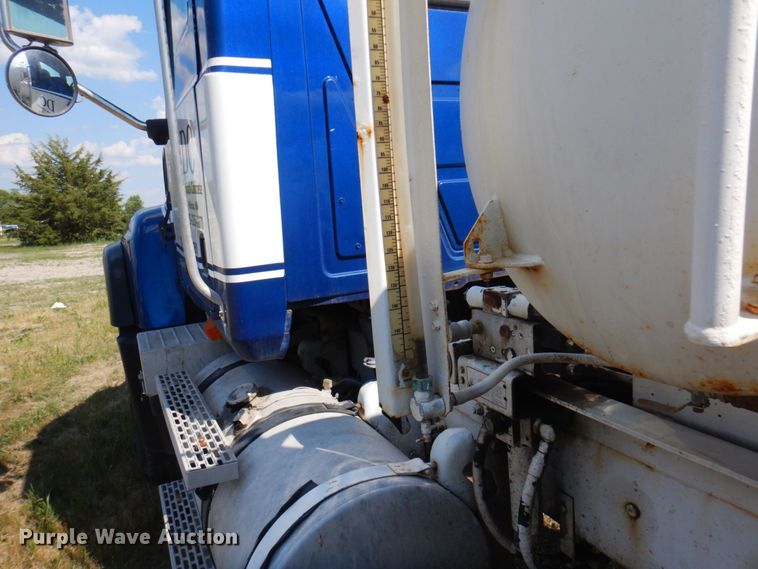 image for item MF9641 2005 Mack CV513  ready mix truck