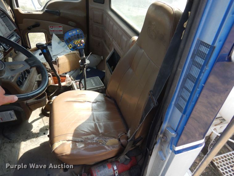 image for item MF9641 2005 Mack CV513  ready mix truck