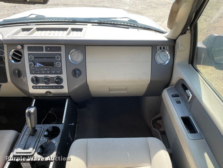 image for item DJ5223 2011 Ford Expedition  SUV