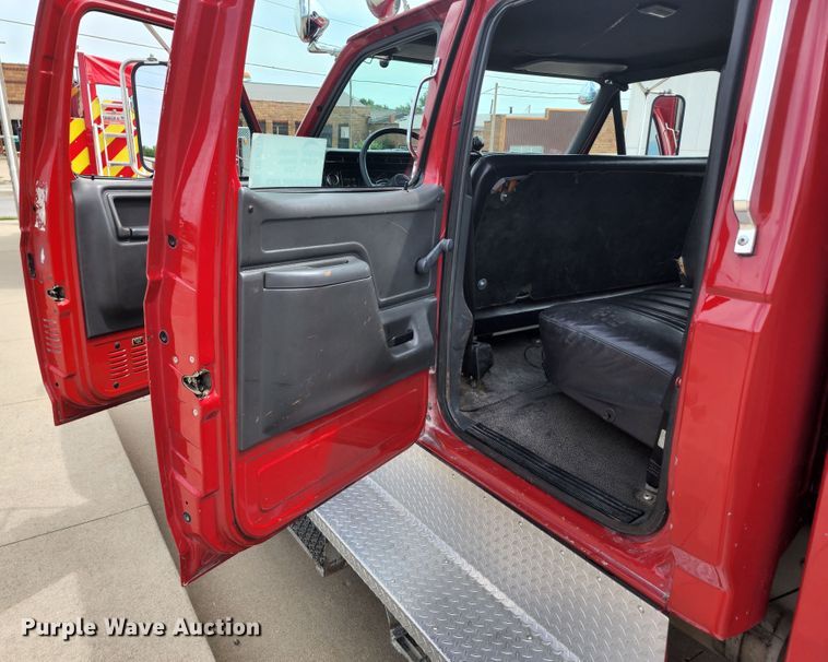 image for item DL6575 1990 Ford F800  fire truck