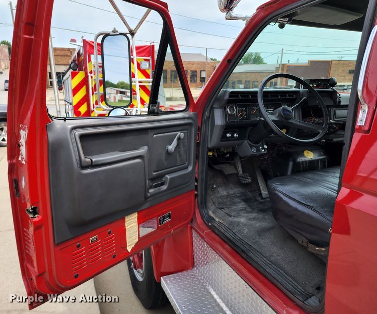 image for item DL6575 1990 Ford F800  fire truck