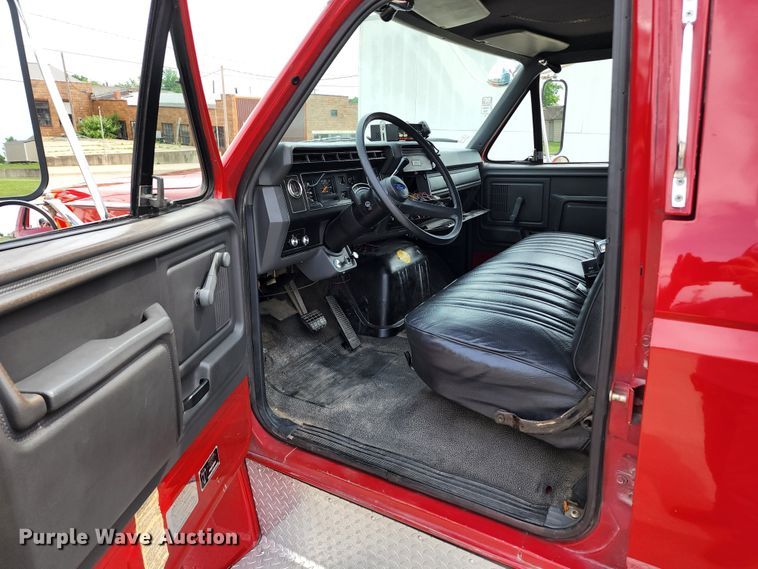 image for item DL6575 1990 Ford F800  fire truck