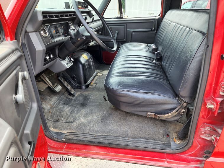 image for item DL6575 1990 Ford F800  fire truck