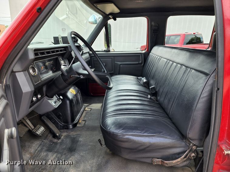 image for item DL6575 1990 Ford F800  fire truck