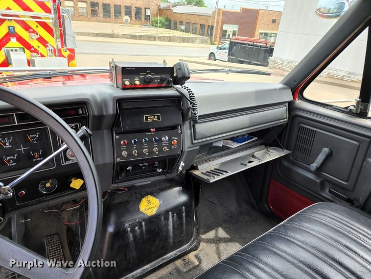 image for item DL6575 1990 Ford F800  fire truck