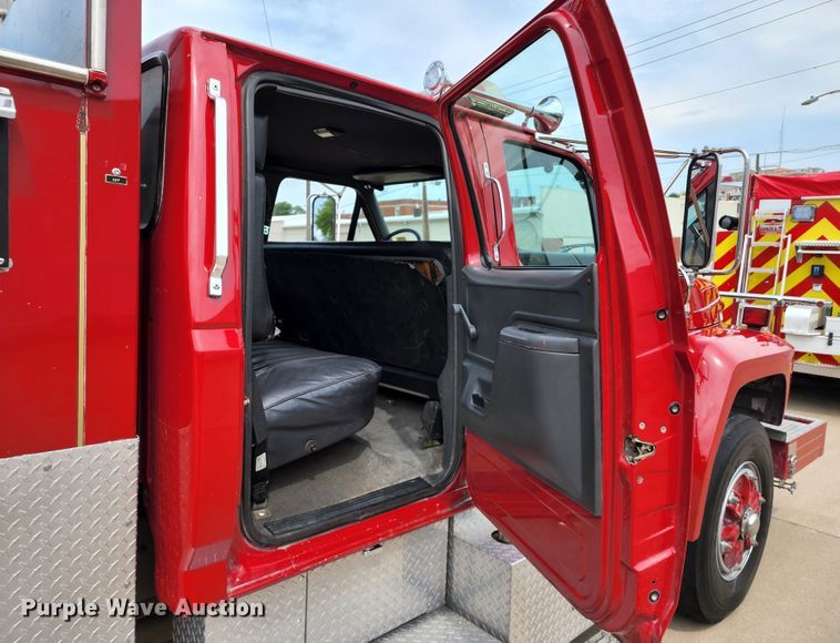image for item DL6575 1990 Ford F800  fire truck