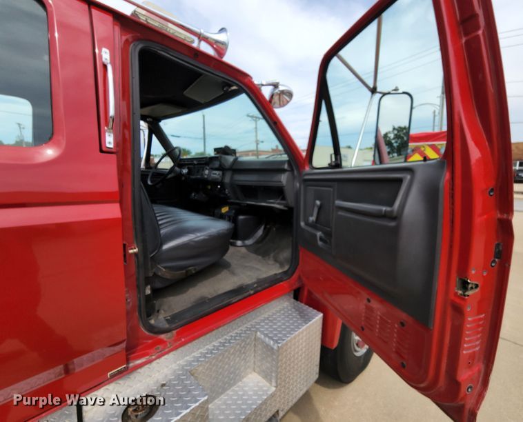 image for item DL6575 1990 Ford F800  fire truck