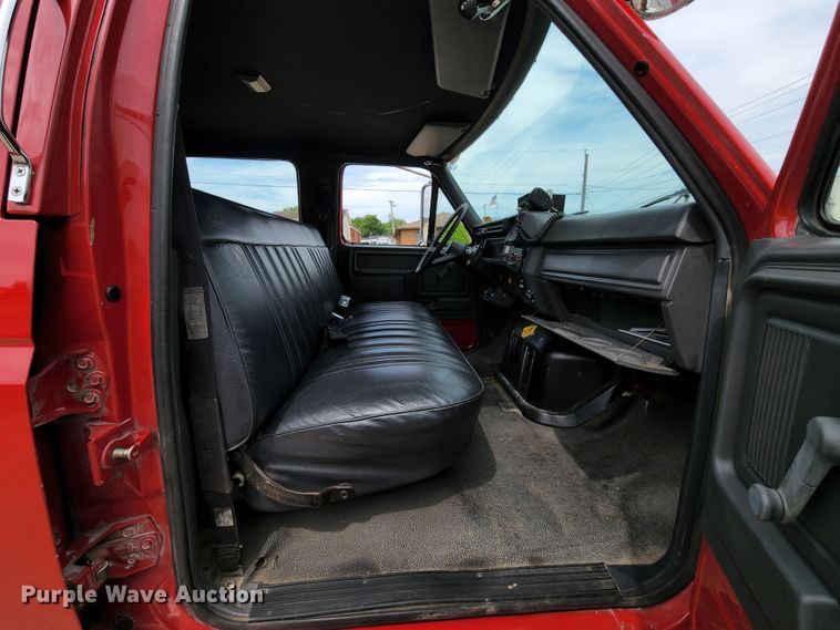 image for item DL6575 1990 Ford F800  fire truck