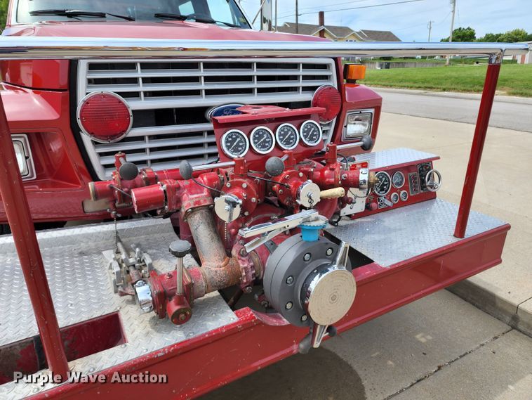 image for item DL6575 1990 Ford F800  fire truck