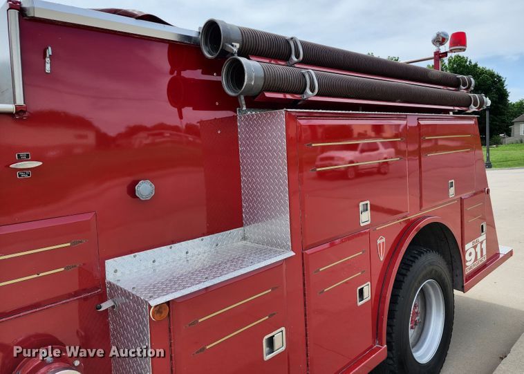 image for item DL6575 1990 Ford F800  fire truck