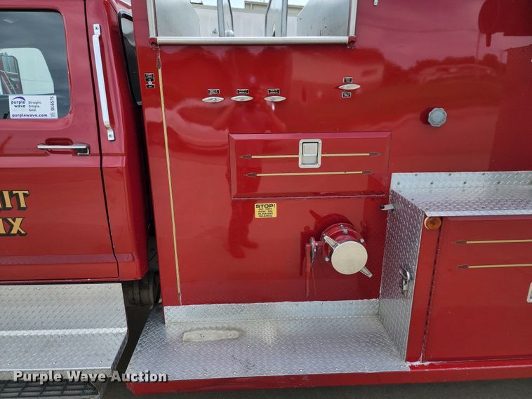 image for item DL6575 1990 Ford F800  fire truck