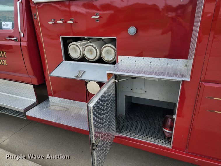 image for item DL6575 1990 Ford F800  fire truck