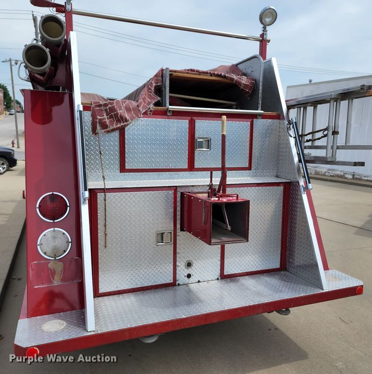 image for item DL6575 1990 Ford F800  fire truck