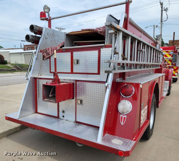 image for item DL6575 1990 Ford F800  fire truck