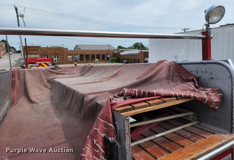 image for item DL6575 1990 Ford F800  fire truck