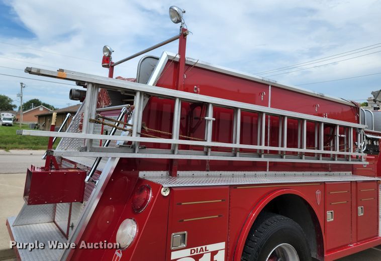 image for item DL6575 1990 Ford F800  fire truck