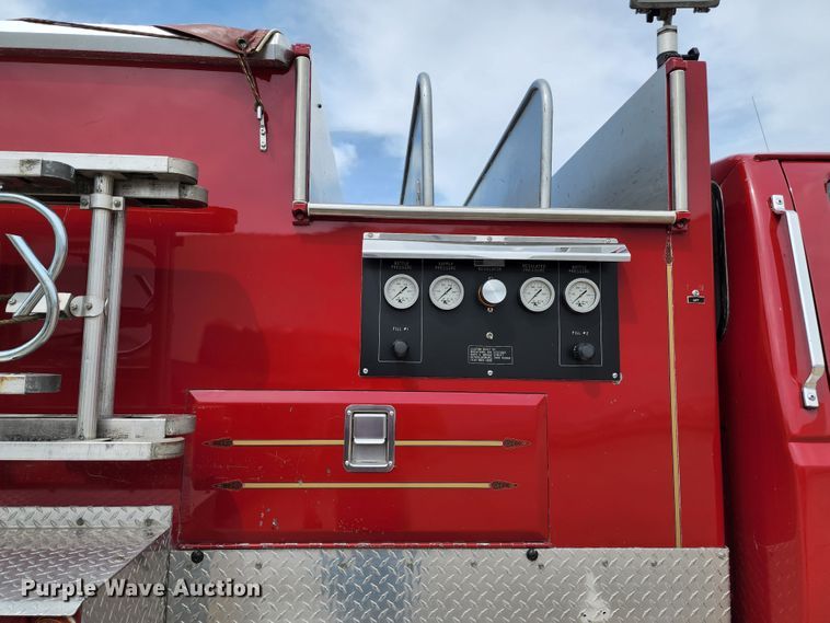 image for item DL6575 1990 Ford F800  fire truck
