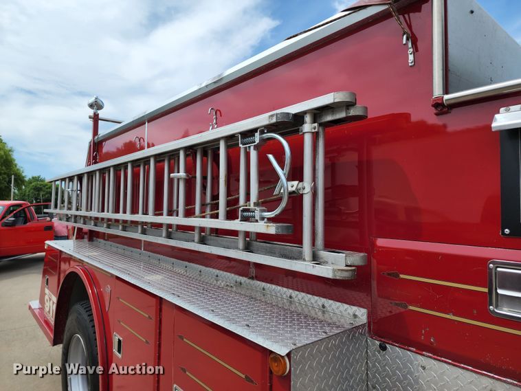 image for item DL6575 1990 Ford F800  fire truck