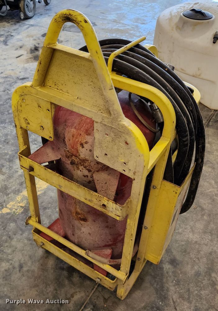 image for item DL6617 Tri-Max 30  compressed air foam system