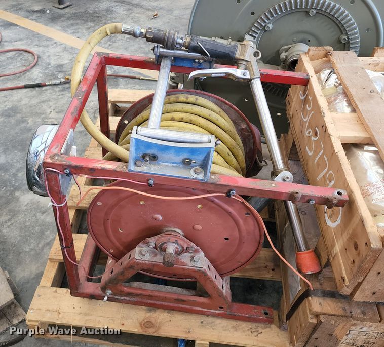 image for item DL6623 (2) hose reels