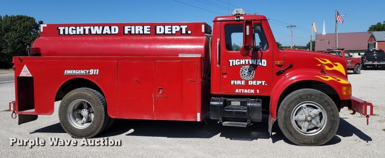 image for item DL6625 1992 International 4700  tanker fire truck
