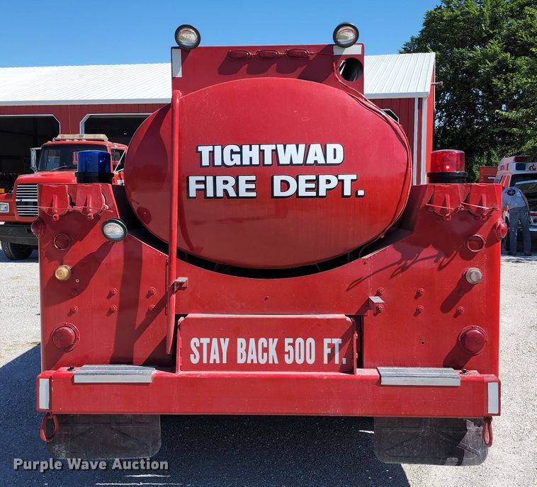 image for item DL6625 1992 International 4700  tanker fire truck