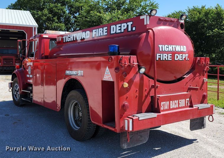 image for item DL6625 1992 International 4700  tanker fire truck