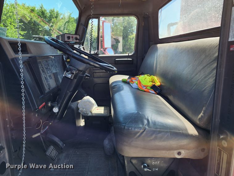 image for item DL6625 1992 International 4700  tanker fire truck