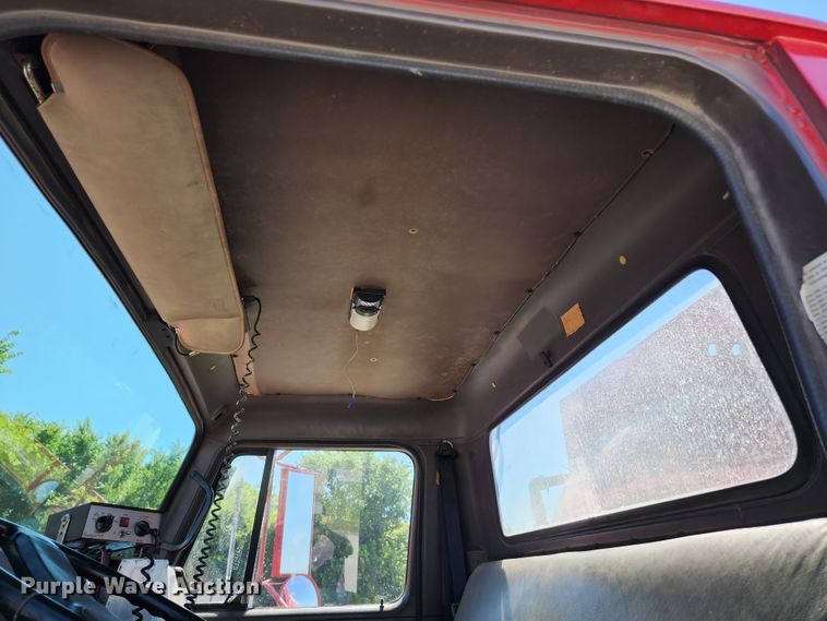 image for item DL6625 1992 International 4700  tanker fire truck