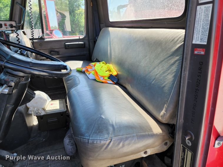 image for item DL6625 1992 International 4700  tanker fire truck