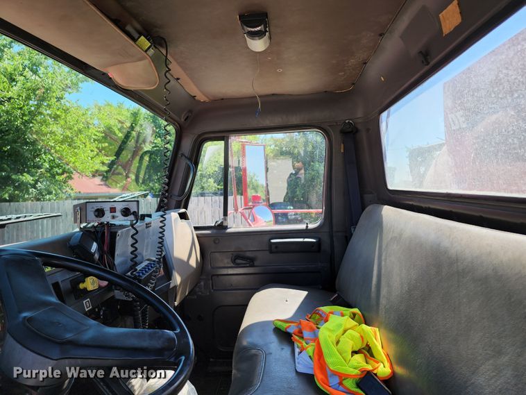 image for item DL6625 1992 International 4700  tanker fire truck