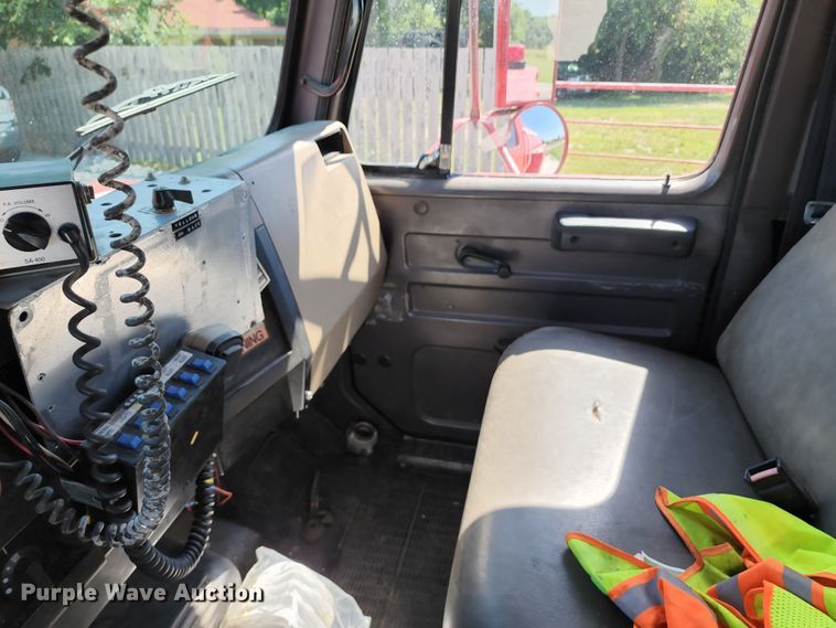 image for item DL6625 1992 International 4700  tanker fire truck