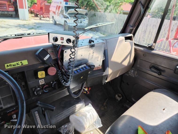 image for item DL6625 1992 International 4700  tanker fire truck