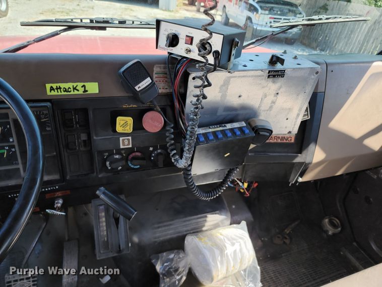 image for item DL6625 1992 International 4700  tanker fire truck