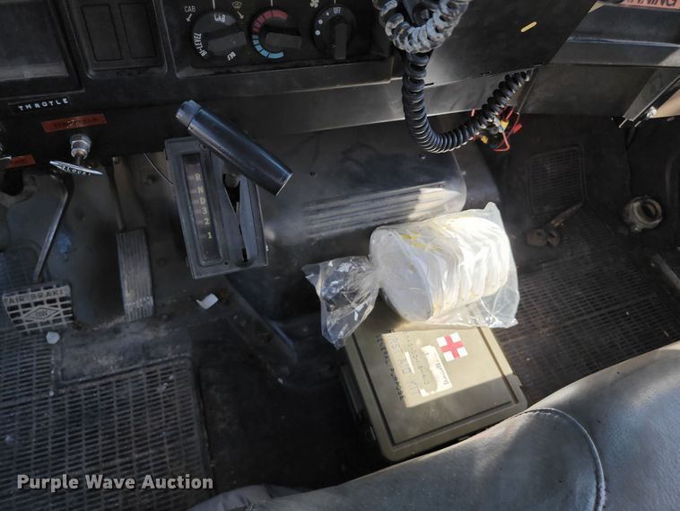 image for item DL6625 1992 International 4700  tanker fire truck