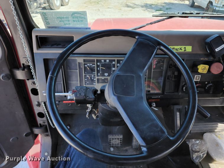 image for item DL6625 1992 International 4700  tanker fire truck