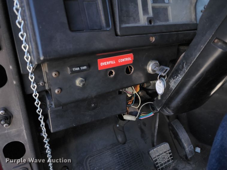 image for item DL6625 1992 International 4700  tanker fire truck