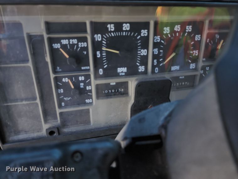 image for item DL6625 1992 International 4700  tanker fire truck