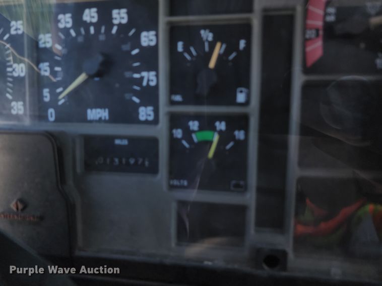 image for item DL6625 1992 International 4700  tanker fire truck