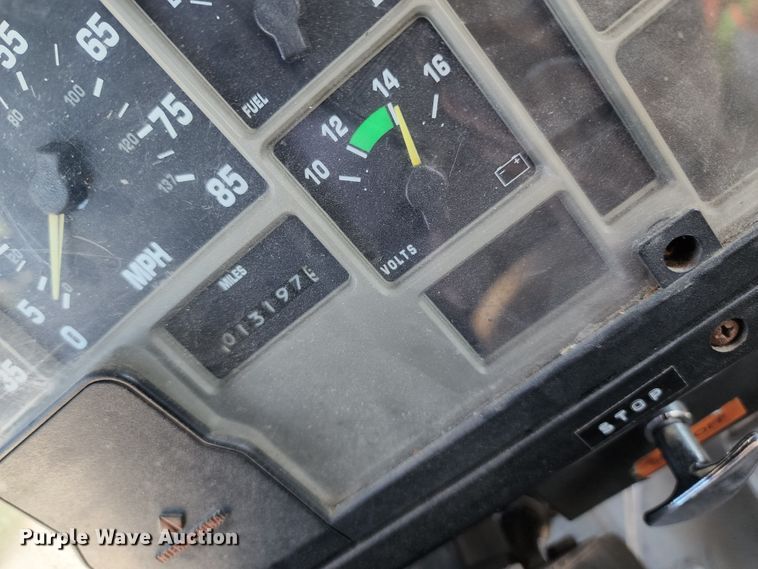 image for item DL6625 1992 International 4700  tanker fire truck