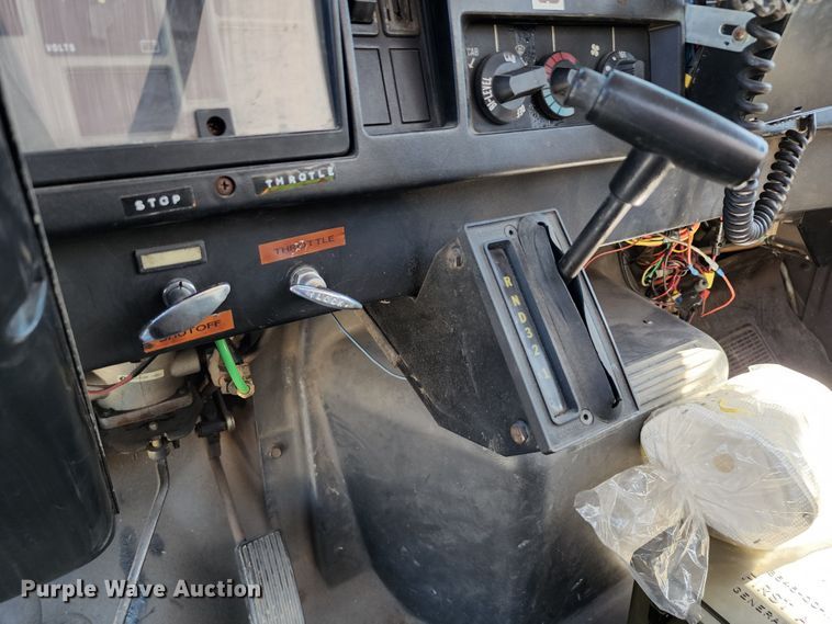 image for item DL6625 1992 International 4700  tanker fire truck