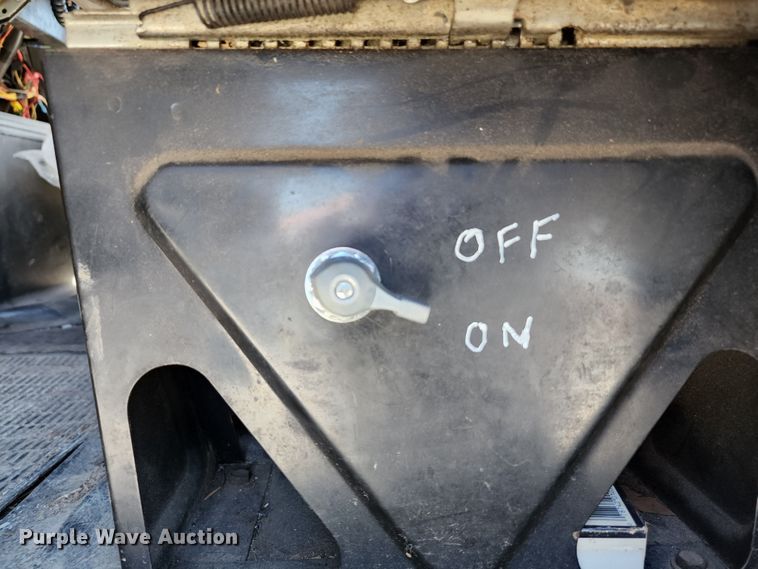 image for item DL6625 1992 International 4700  tanker fire truck