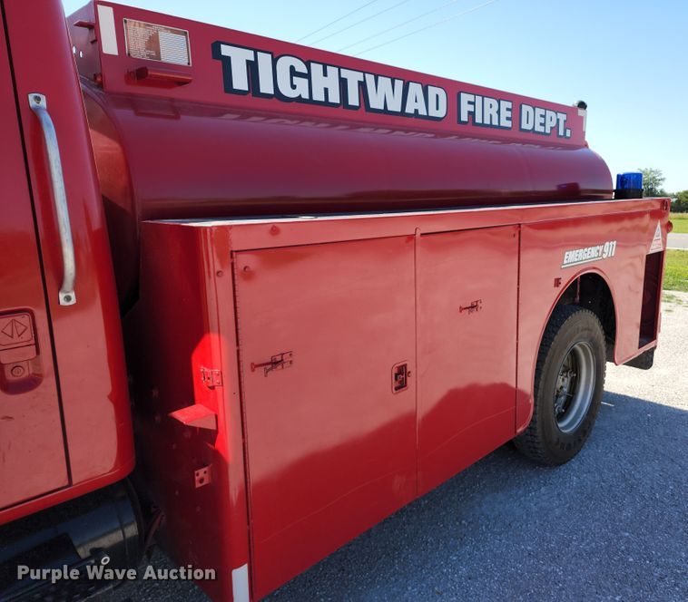 image for item DL6625 1992 International 4700  tanker fire truck
