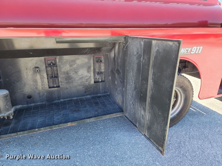 image for item DL6625 1992 International 4700  tanker fire truck