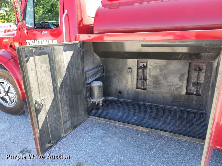 image for item DL6625 1992 International 4700  tanker fire truck