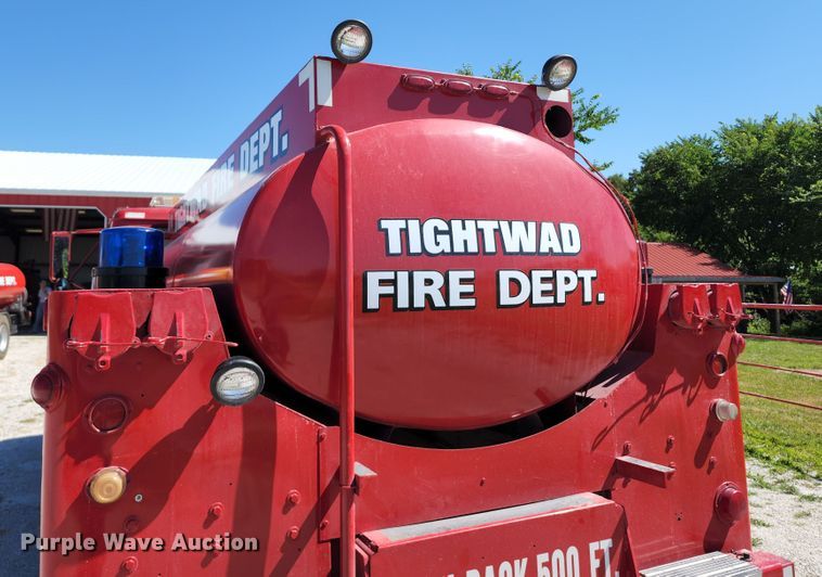 image for item DL6625 1992 International 4700  tanker fire truck
