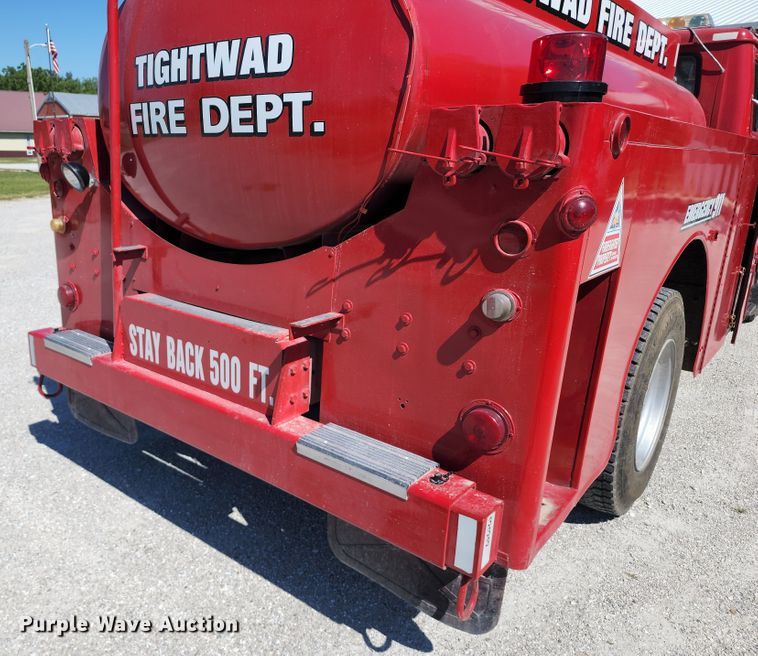 image for item DL6625 1992 International 4700  tanker fire truck